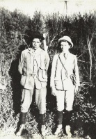 Gregorio Nahuelquir y Gwilym Iwan, compañeros de escuela. Foto tomada alrededor de 1915 por un fotógrafo del que no hay datos
