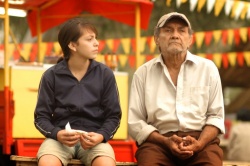 Escena de la película "Guaraní": diálogo de la nieta con su abuelo.