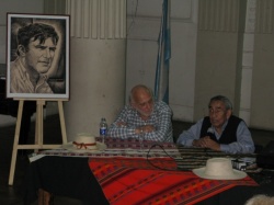 Ricardo Luis Acebal y Jaime Torres "observados" por Paco Urondo