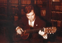 Guillermo Jesús Mareque (contratapa libro "Cancionero de los Ríos", año 2007)