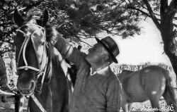 Cochengo Miranda preparándose para transitar el "desierto"