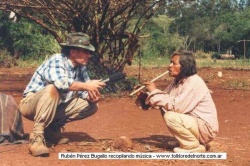 Rubén Pérez Bugallo recopilando en el campo