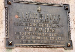 Escuela de Los Naranjos, donde una placa del Senado de la Nación recuerda a Mario Vilca Condorí.