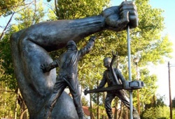 Monumento en Homenaje al trabajador petrolero.