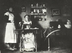 Clara y Ceinwen Jones, en Colonia Sarmiento, alrededor de 1914. Foto: Philip Lambert.
