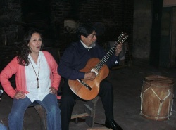 Monteañares y Adriana Cerrato interpretando uno de los temas del CD "Viva la Zamba" en el Centro de Culturas Nativas "La Panadería" de Burzaco, Provincia de Buenos Aires, el pasado 26-9-15