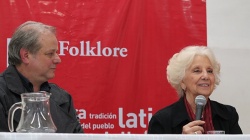 El director del Area Folklore de la UNA Licenciado Víctor Giusto y LA ABUELA Estela Barnes de Carlotto: Folklore y Arte Popular por la Identidad