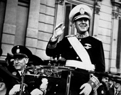 Perón, en camino a asumir su primera presidencia, elegido por el pueblo argentino el 24 de febrero de 1946