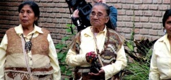 Iguiaké (Abuela valiente) fundadora e integrante del Coro Chelaalapí durante 50 años, hasta su fallecimiento en 2012.