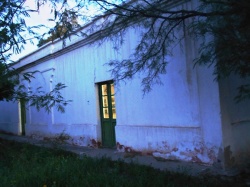 La casa natal de Villa Nidia. Antes almacén de ramos generales, hoy museo y biblioteca. Foto diciembre de 2016.