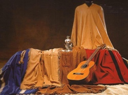 Foto del libro: "Ponchos de las tierras del plata" de Ruth Corcuera.
