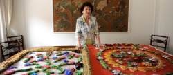 Clara Díaz y sus alfombras con "aire de aquí".