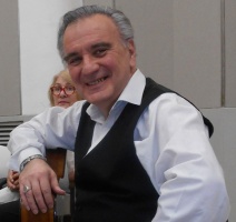 Bosco Ortega en Radio Nacional Folklórica el 26-11-17. Detrás suyo su dulce compañera. (Foto: Ricardo Acebal)