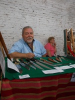 Vicente Colaneri, cuchillero de Chacabuco, Provincia de Buenos Aires. Se jubiló como director de escuela y fue percusionista en el conjunto folklórico del pianista Alberto Castelar.