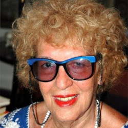 Beatriz Seibel, infatigable investigadora, amable y absolutamente generosa al momento de compartir sus conocimientos.