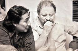 Contándole a Jaime Dávalos que estaba pensando en hacer un encuentro en Humahuaca para recuperar la identidad cultural jujeña, en riesgo de extinción (año 1974)