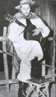 Joven Atahualpa Yupanqui (Foto del libro "...Yupanqui, afiliado comunista" de Flores Vassella y García Martínez)