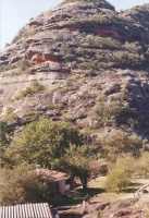 La casa de don Ata, construída sobre uno de los márgenes del Río de los tártagos y al pie del Cerro Colorado, es actualmente museo.