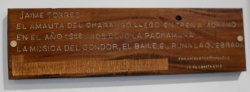 Placa de madera realizada por el morenense Daniel Toluca.