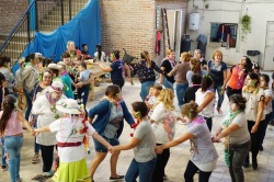 Coplas, danza, harina y albahaca p`al Carnaval...