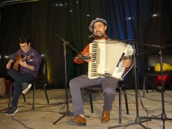 Agustín García (guitarra) y Facundo Torresan (acordeón) de Concepción del Uruguay.
