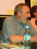 Rubén Capitanio durante la presentación "Hombre fiel" en Los Hornos (La Plata) (Foto: Ricardo Acebal).