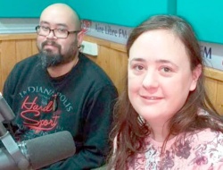 La antropóloga Ana Cecilia Gerrard junto a Miguel Pantoja de la Comunidad Selk´nam.
