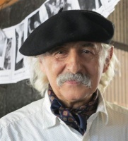 Alberto Sorzio: "El poncho que me cubrió ese día lo tejió para mi en la década de 1960 una telera de La Calera (Provincia de San Luis) conocida como la Abuela Cruz. Vale recordar que esta prenda fue premiada en junio del 2001 en el Primer Concurso de Textiles de Uso Tradicional organizado por la Asociación Criolla Argentina y la revista El Chasque Surero". (Foto: Rafael Gindin) 
