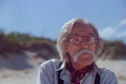 Julio César Castro (JUCECA) es Siete y Tres Diez, vendedor de loterías.