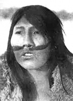 Joven sélknam hacia 1920 (Fotografía: Martín Gusinde)