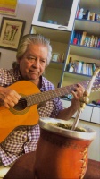 Ernesto Cayetano Gauna, guitarrista, compositor y asombrador de la vida.