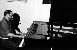 En el mes aniversario de Gustavo "Cuchi Leguizamón", uno de los máximos exponentes de nuestra música de raíz, llega a la TV pública y a Capital Federal esta película documental imprescindible.