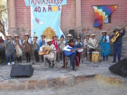 Casa del Tantanakuy, Humahuaca, 20 de octubre de 2022. Escolares de Cieneguillas, Puna Jujeña, conducidos por su maestro Valeriano.
