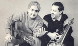 El guitarrista curuzucuateño Mateo Villalba y Abel. Esta foto ilustra la contratapa del disco "Juntata linda en el Litoral" grabado en Buenos Aires, entre diciembre de 1987 y mayo de 1988