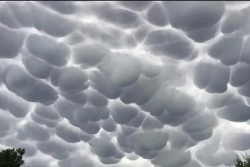Muy "bonitas" nubes sobre la Ciudad de Córdoba en noviembre de 2021, como nunca antes se habían visto (Foto: Diario "Río Negro").