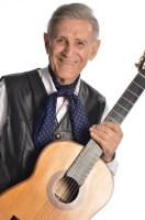 Enrique Espinosa: 68 años de trayectoria, siempre firme en la huella, con una voz y un decir como si recién hubiese empezado a andar.